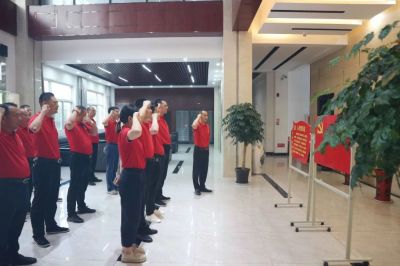 永遠(yuǎn)跟黨走，奮進(jìn)新征程